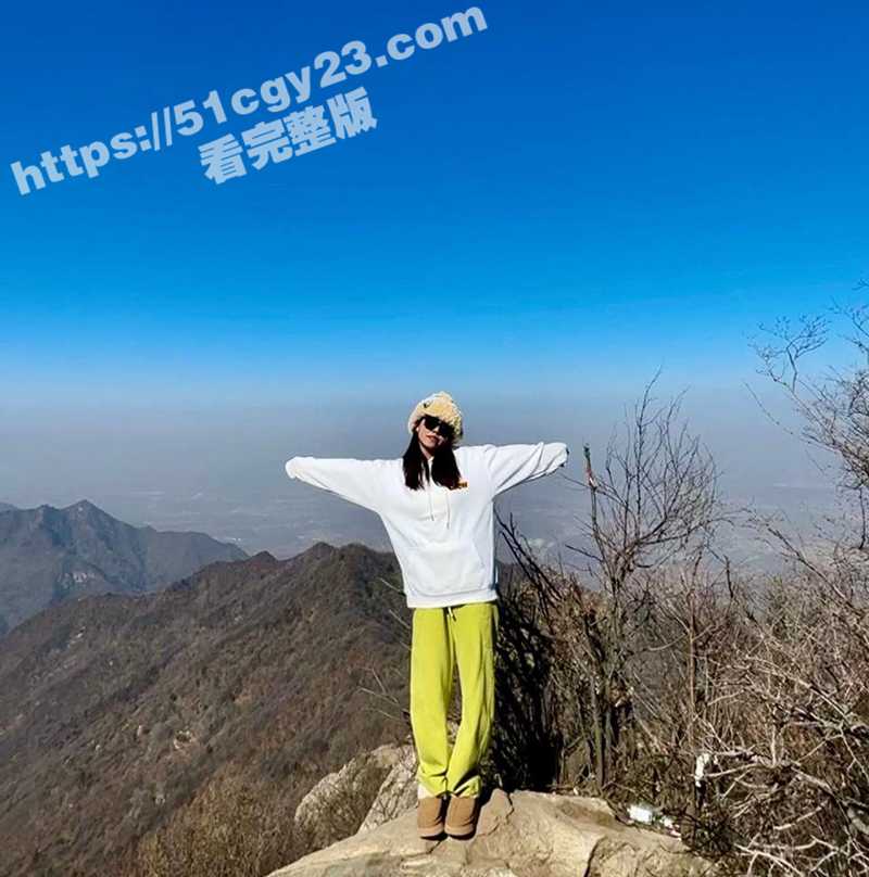 瓜友投稿曝光 陕西27岁小母狗 马上要结婚了还在网上认主人 各种黑丝自慰发骚 又是老实人承受了所有啊！