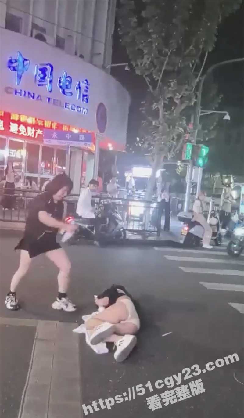 温州龙湾永中路打小三视频（4）