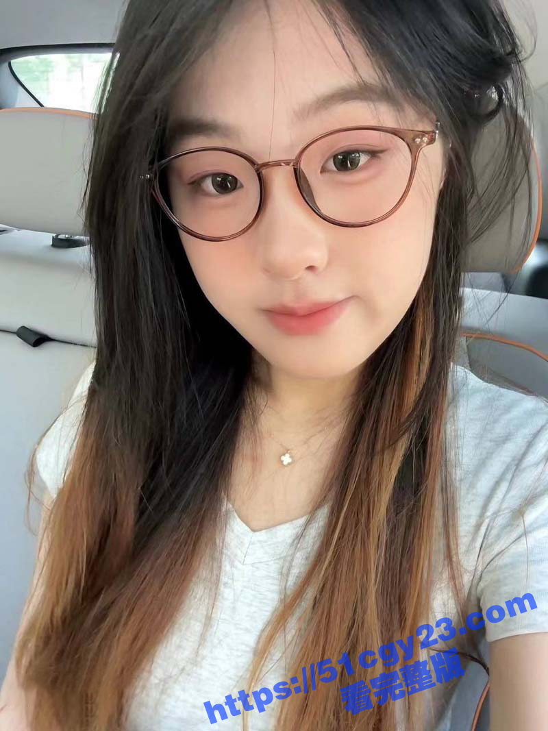 富二代拿下浙大超萌眼镜学妹 微胖小母狗骑乘技术一流 口爆深喉吞精全套服务 极品翘臀惨遭狂野爆操！