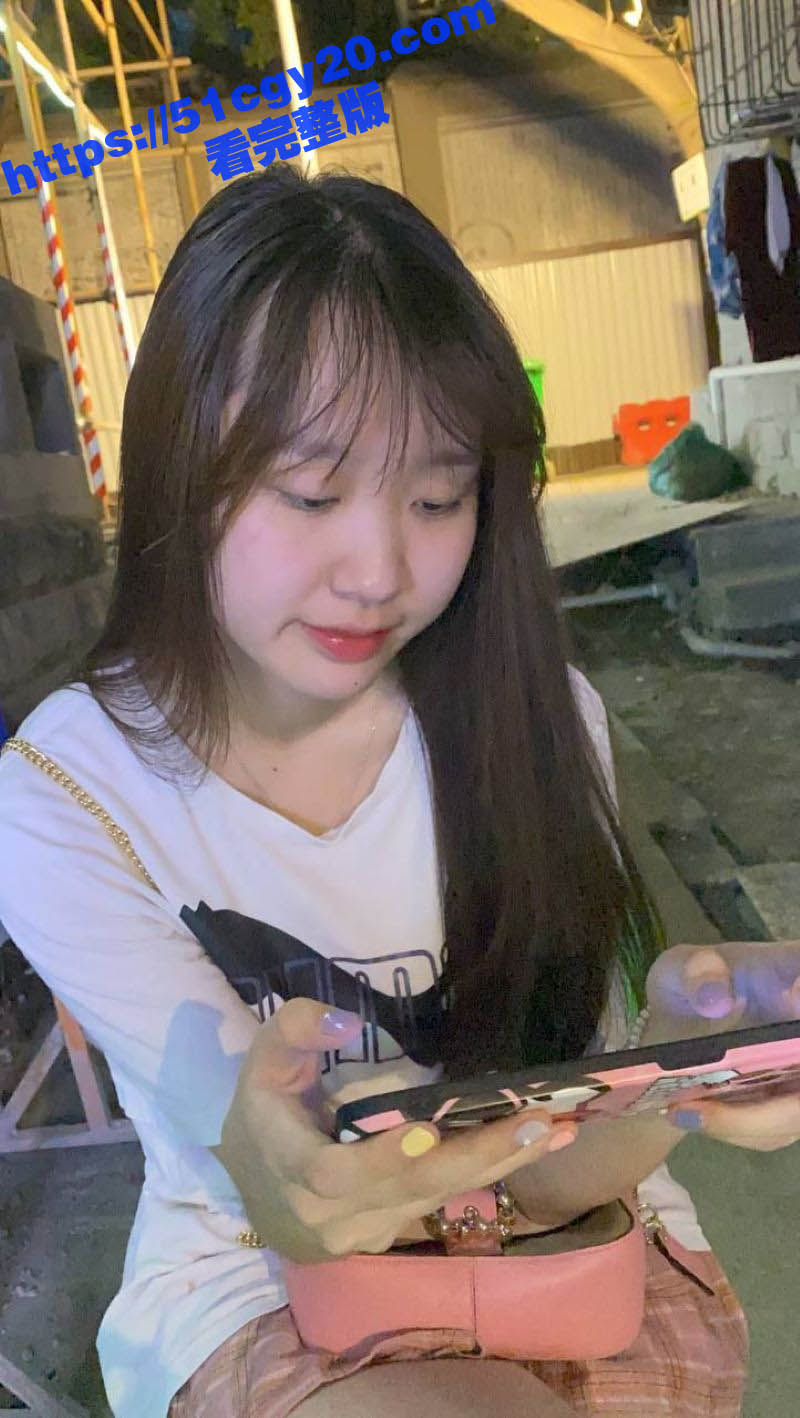 江苏大学拜金女 赵涵 为钱卖逼大开双腿 任何姿势随便玩弄 主动深喉大鸡巴 被猛操到淫水狂流！