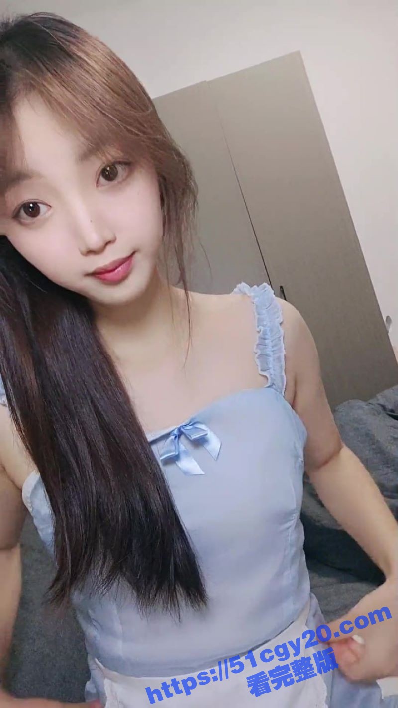清纯美少女 小呆梨 自慰视频流出 白嫩肌肤吹弹可破 手指和玩具猛插蝴蝶逼 淫水止不住的外流！