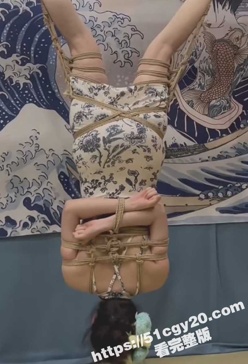 SM女神 小什么西 吊打性虐调教视频流出 捆绑倒立滴蜡抽打翘臀 SP爱好者不容错过！