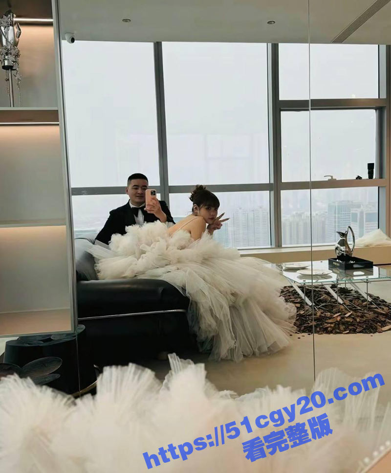 陕西宝鸡新婚夫妇 老婆约炮视频意外泄密 卫生间偷情站立后入！