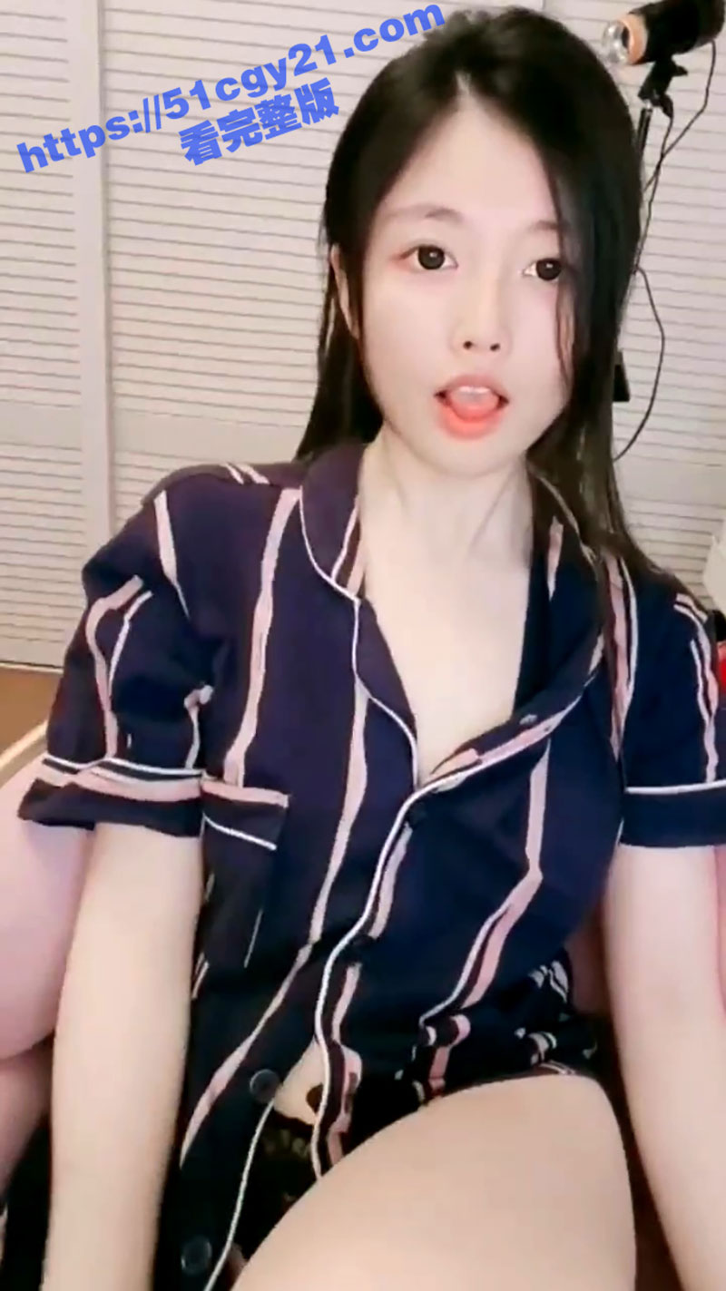 气质大学生女神下海直播 美腿肥臀自慰白虎粉穴 在镜头前搔首弄姿 骚到骨子里！
