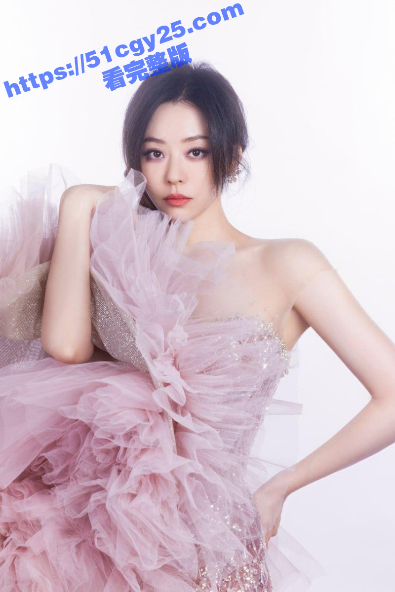 绝美歌后 张靓颖 九万字妆造爆火 早期曾“逼婚”比其大19岁的渣男 还为其打乳钉！
