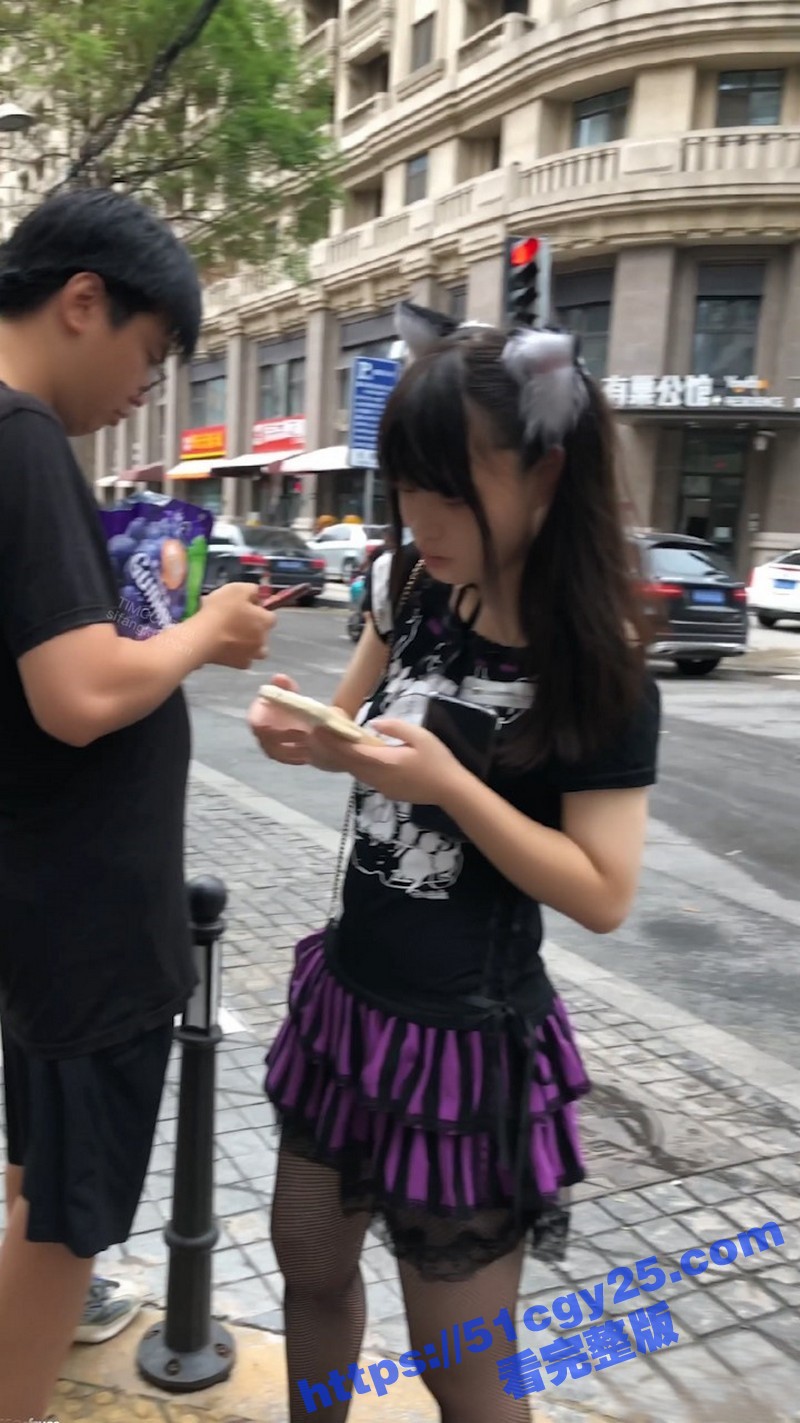 偷拍漫展无内兼职萝莉 2