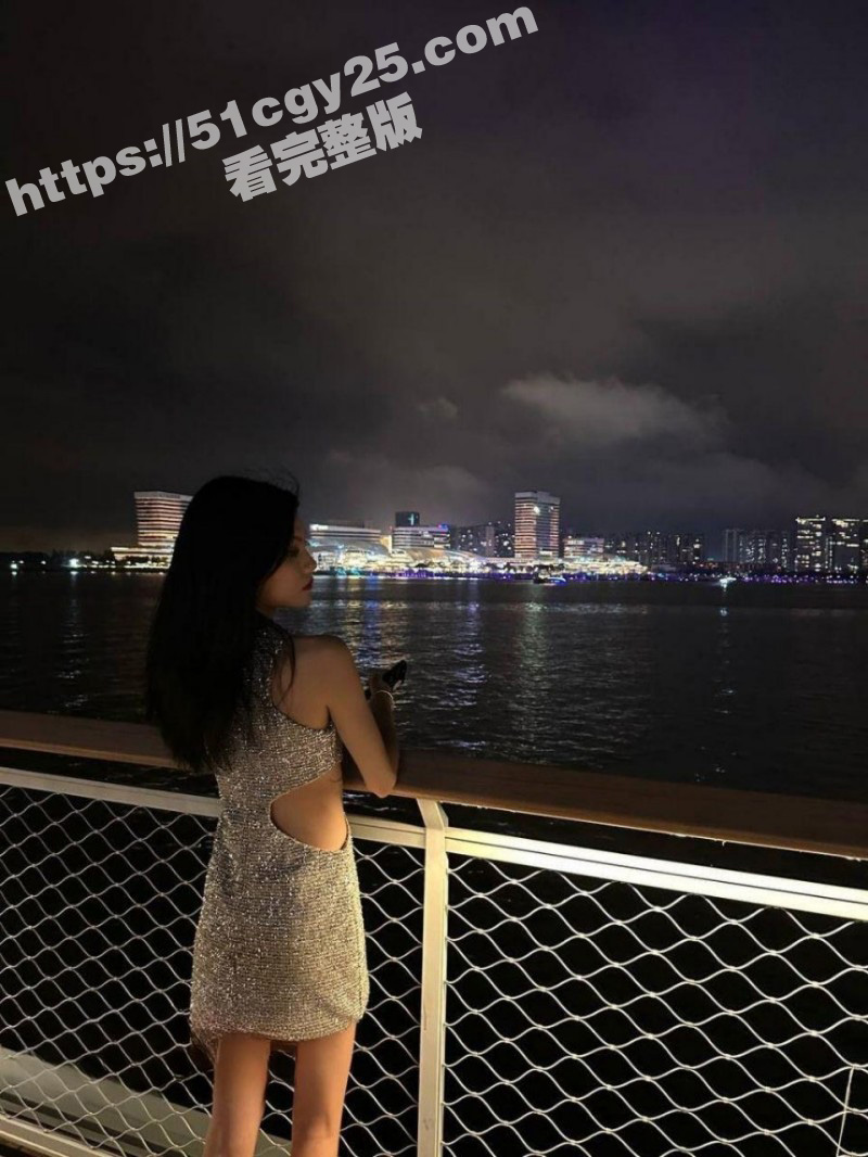 上海艺术学院宋晓静落地窗前被后入暴操03