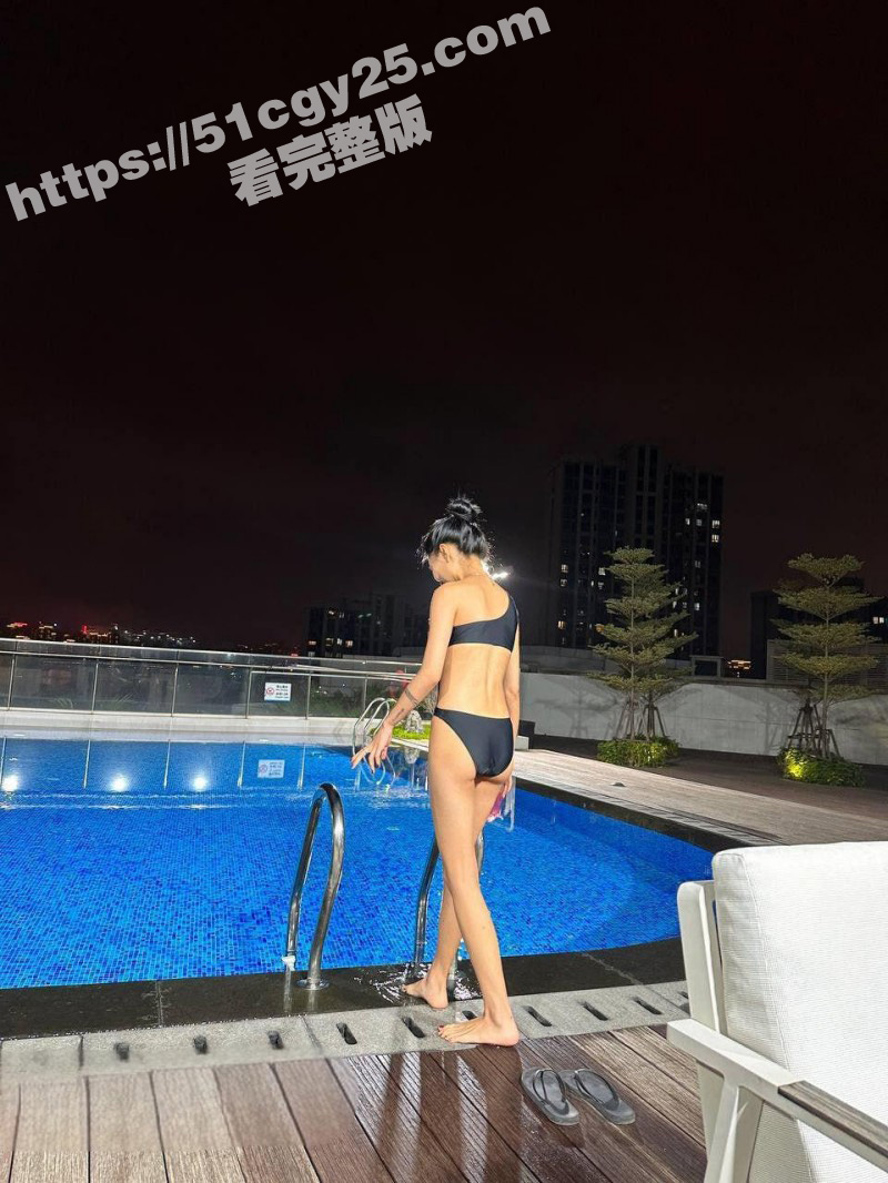 上海艺术学院宋晓静落地窗前被后入暴操04