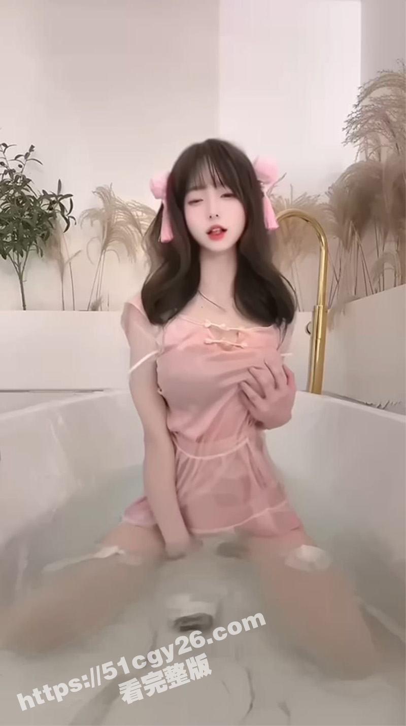 抖音网红小马漫漫最新私拍模拟口交黄瓜自慰（5）