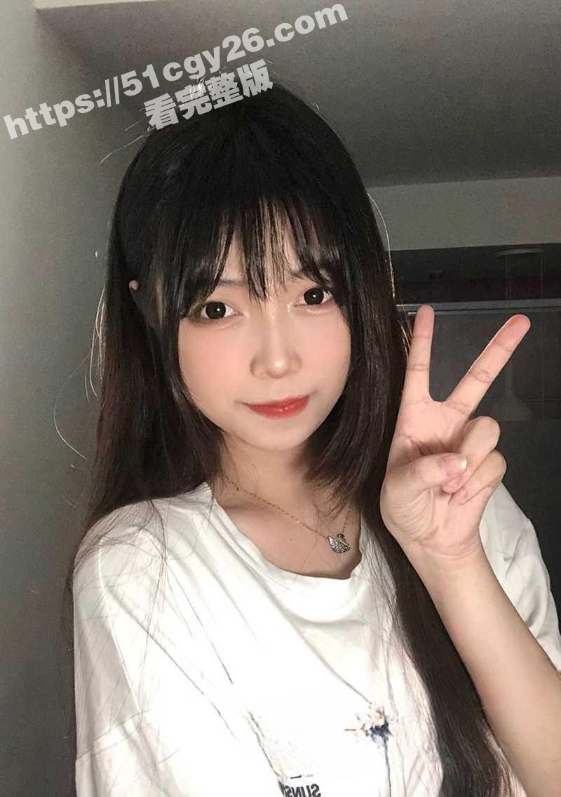 河北传媒学院 柳欣怡 背着男友出轨成性 主动扭腰狂蹭炮友肉棒 画面十分激烈！