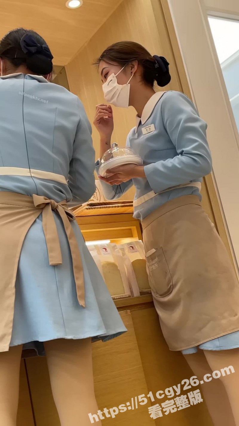 大神抄底好利来美女员工还有人穿开裆丝袜04