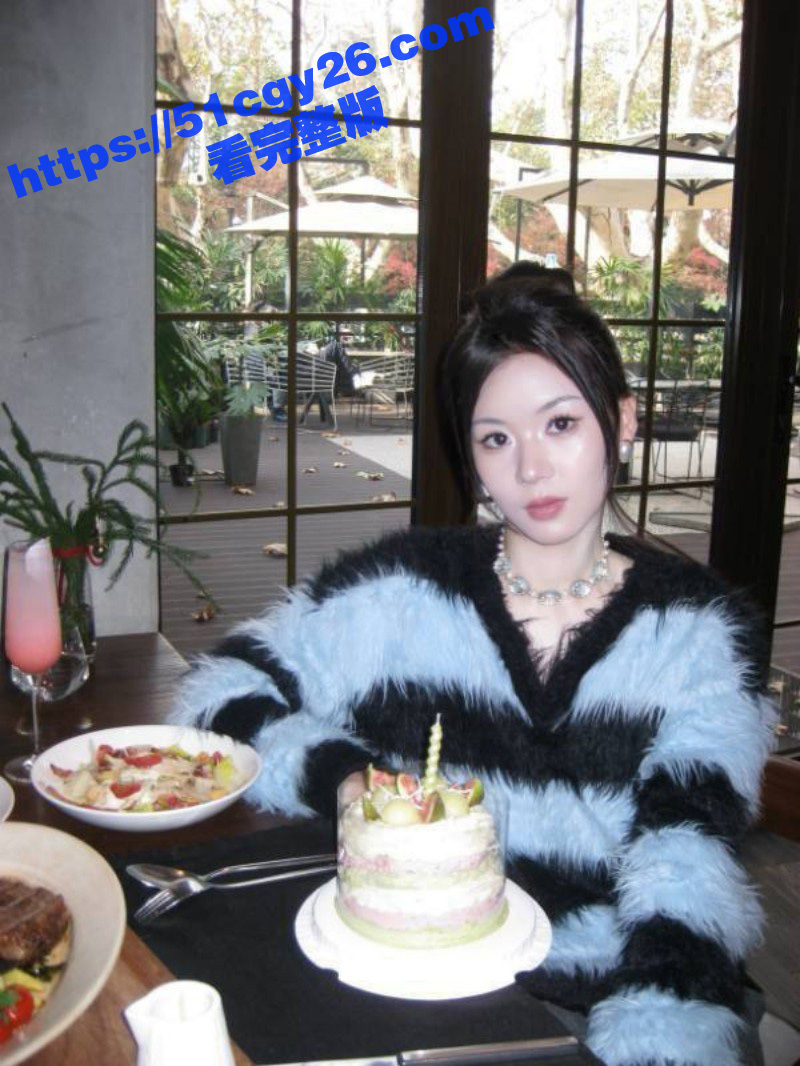 01年极品平面模特 蒯欣欣 表面冷艳私下浪荡无比 做爱时淫姿骚态被渣男拍下曝光 掐着脖子暴力中出！