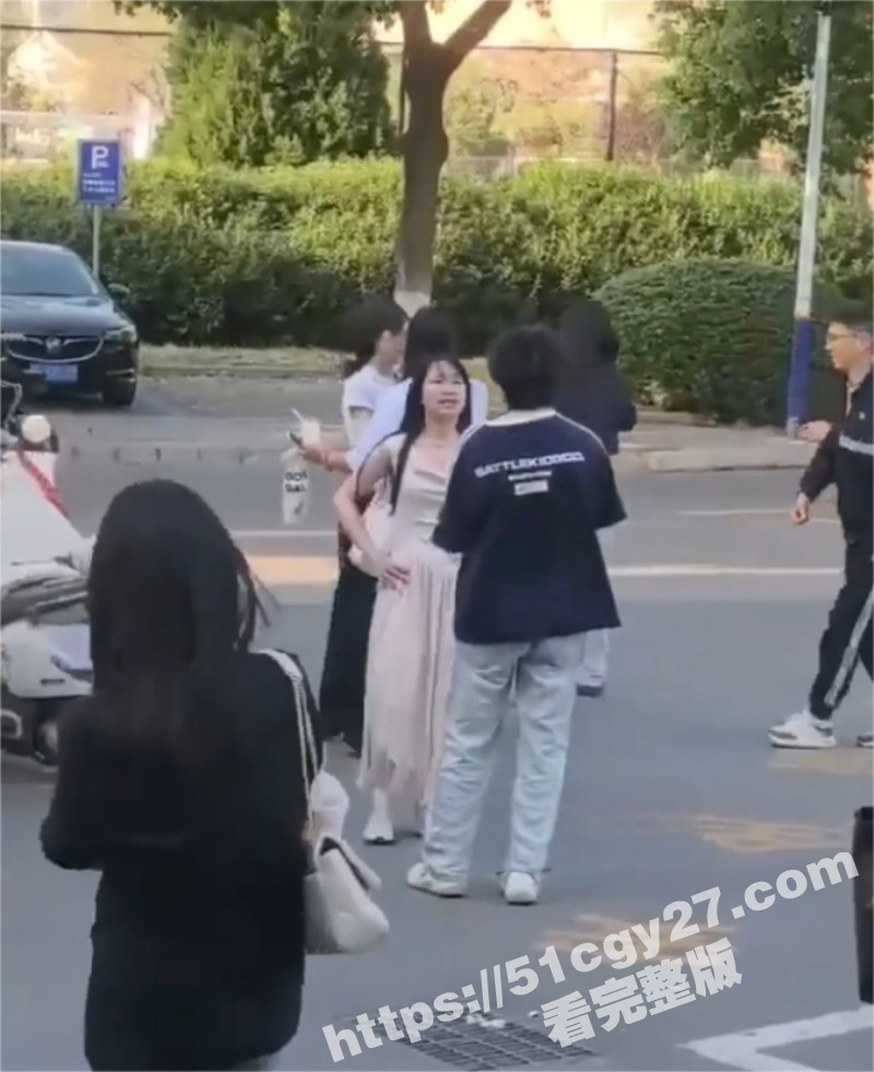 滁州某学院渣男出轨被女友大庭广众下扇耳光03