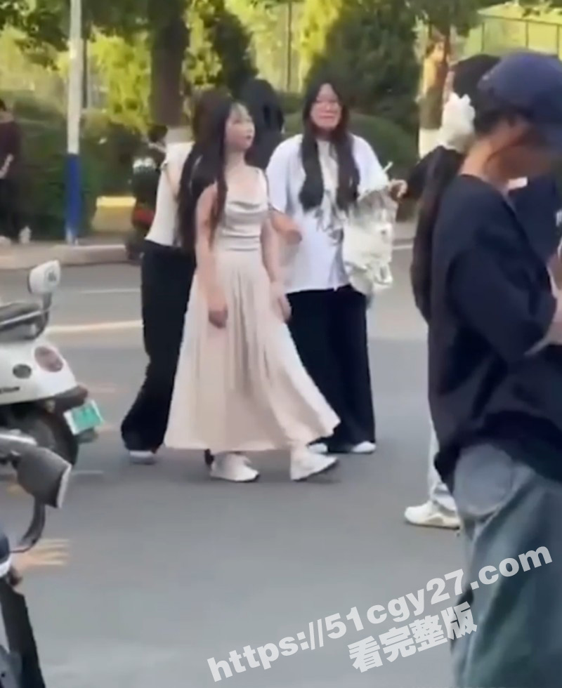 滁州某学院渣男出轨被女友大庭广众下扇耳光04