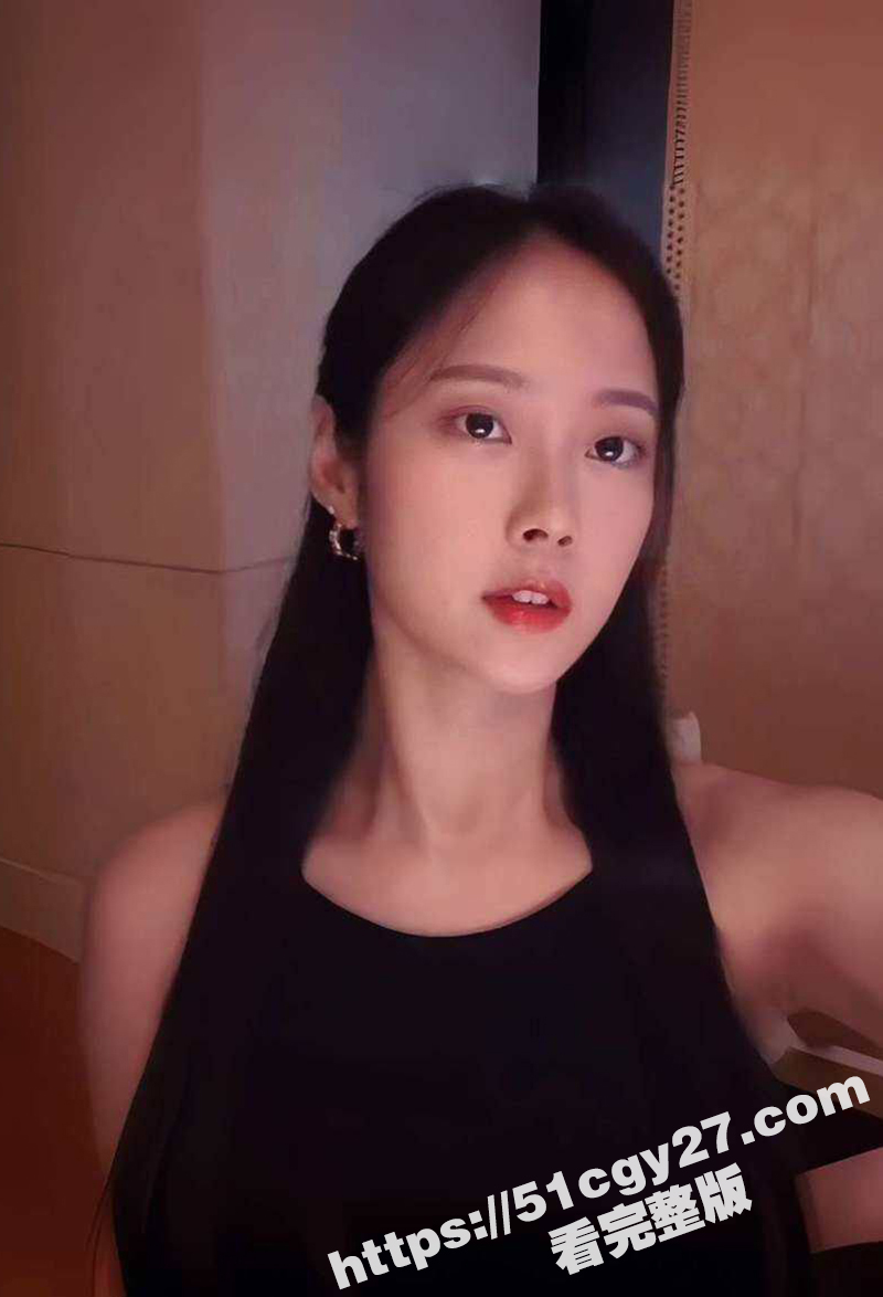 广州大学系花 吕诗莹 不雅视频流出 被金主带到酒店玩激情3P 露脸口交主动把肉棒塞进小穴！