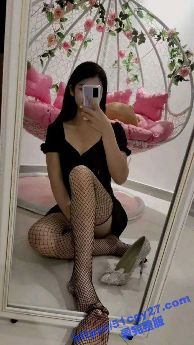 云南大理学妹张晓庆露出私拍3