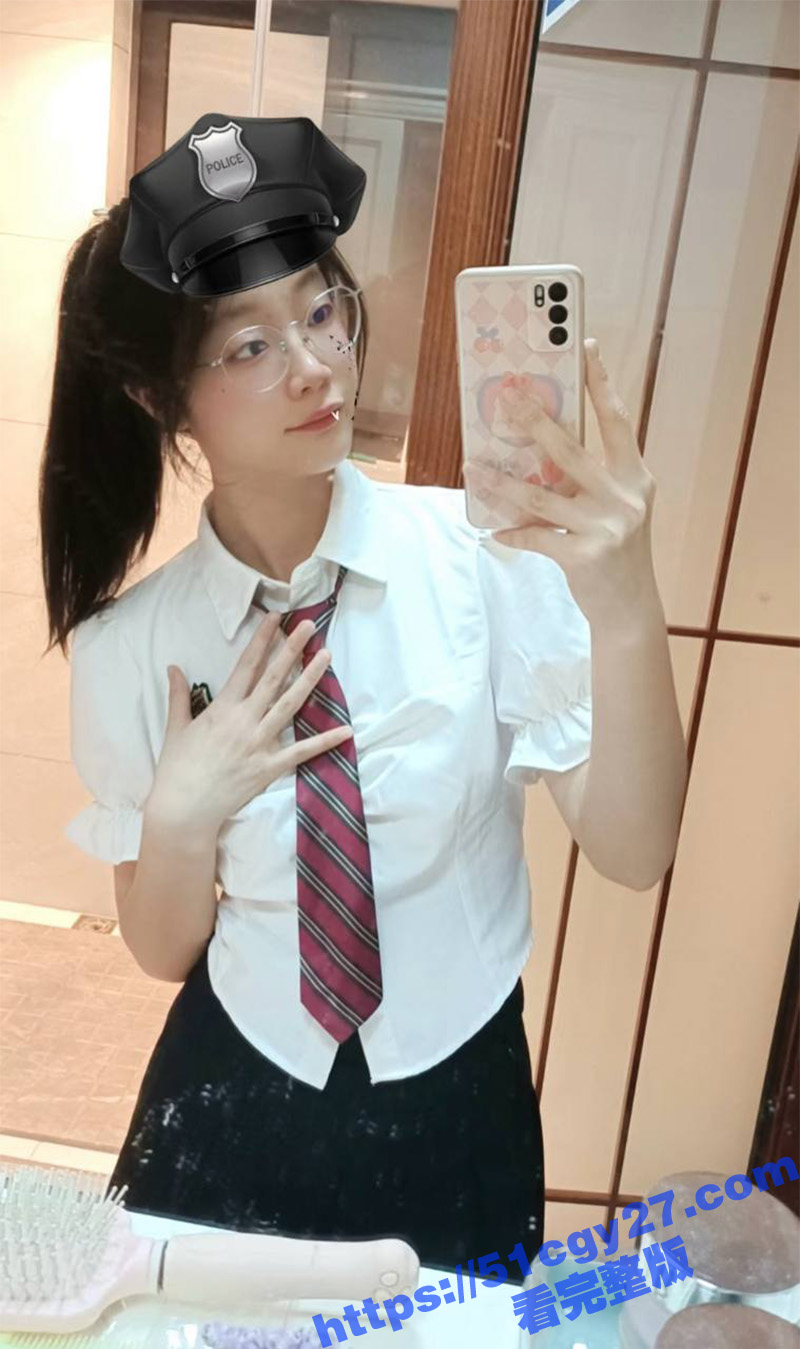 反差眼镜学生妹自慰私拍 1
