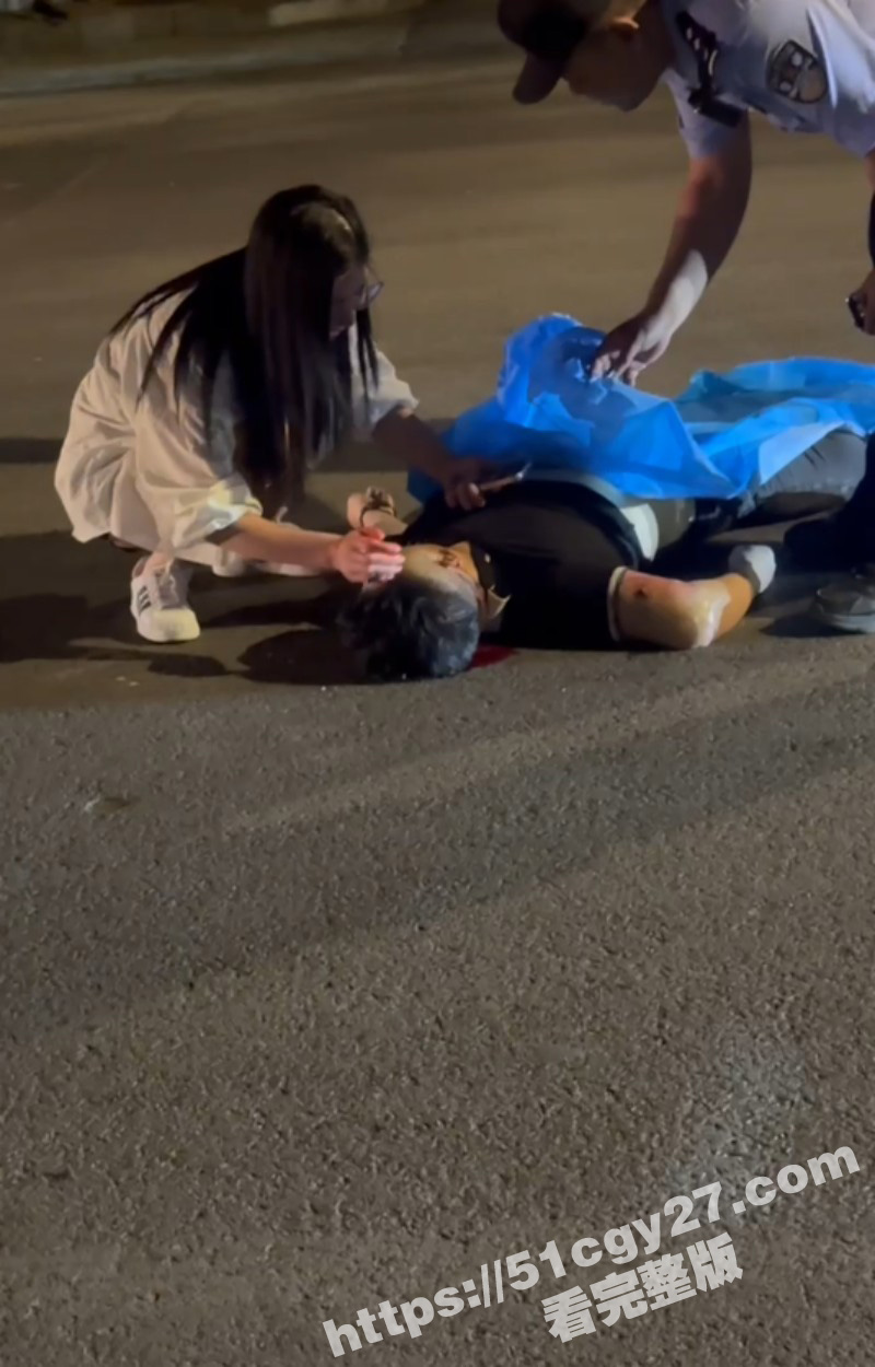 河北辛集再现惨烈车祸 醉汉躺马路上 被醉驾无证男子当场撞死 现场多视角视频曝光！