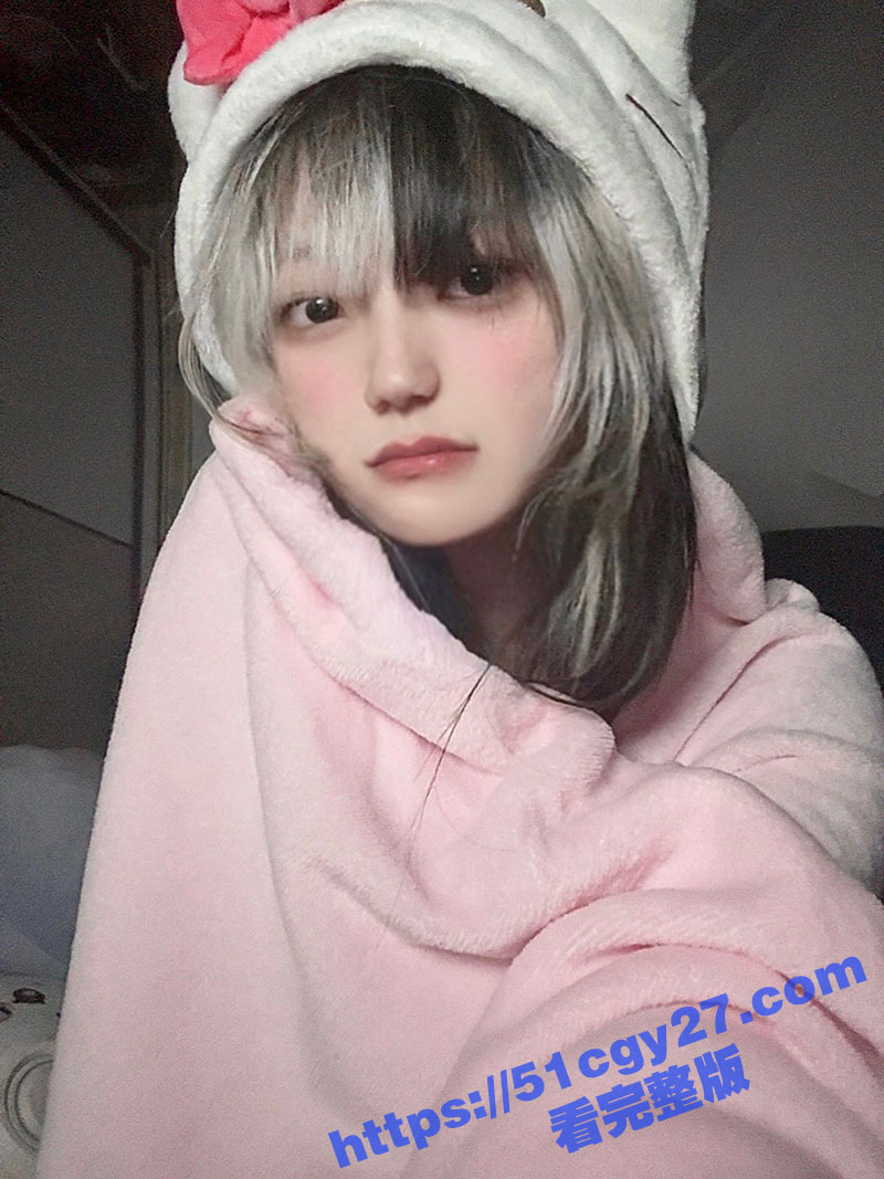 网调极品萝莉pudding道具肛塞私拍3