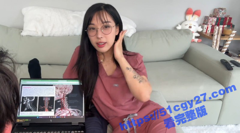 韩国高人气网黄 Elle Lee 与洋人男友激情交合 狂吸大屌口活一流 表情极度淫骚！