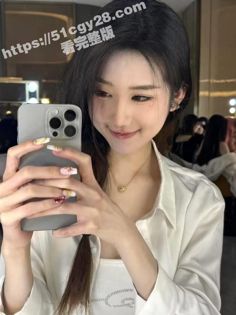 重庆大学极品学妹 徐紫茵 被富二代花重金包养 身材苗条口技一流 堪称最完美的泄欲神器！