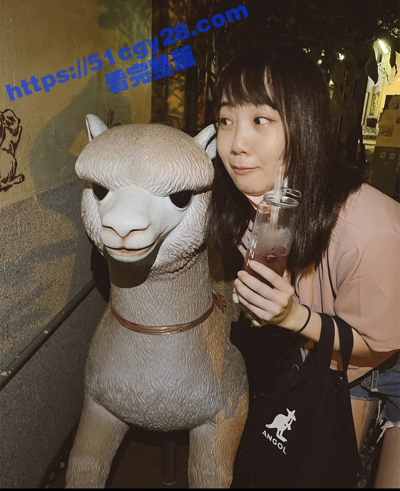 爱健身的皮肤白皙正点台妹玩3P4