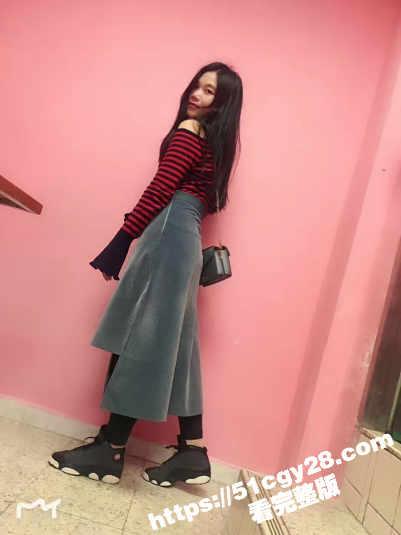 刚刚踏入社会的小妹妹被公司主管潜规则 4