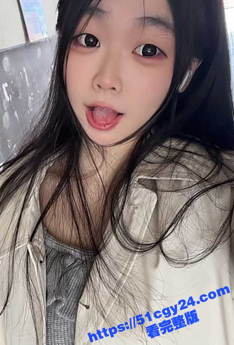 瓜友分享大二清纯女友 朵朵 自慰私拍 性感尤物穿校服扭臀露逼 拍下大量蜜穴特写！