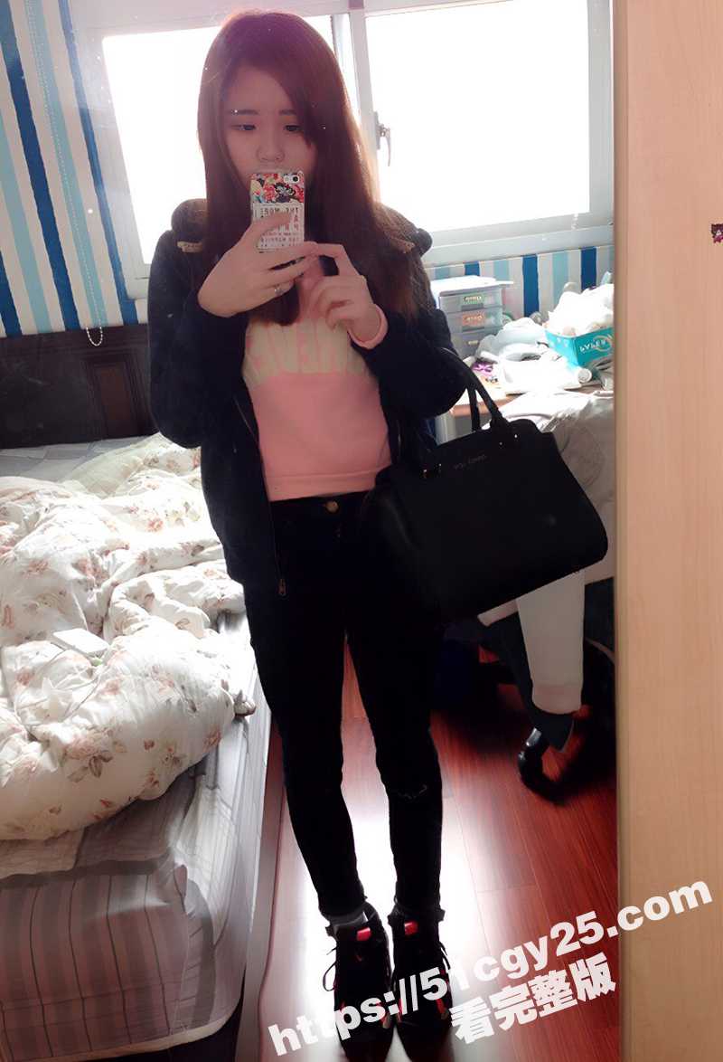 极品反差眼镜婊 谢可萱 性爱视频被前男友曝光 全程露脸口交舔屌玩到拉丝 撅臀掰逼被男友指奸玩弄！