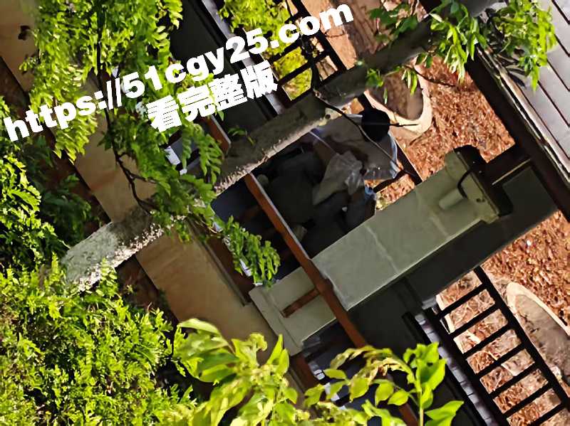 云南丘北县情侣公园抠逼3分钟完整版（4）