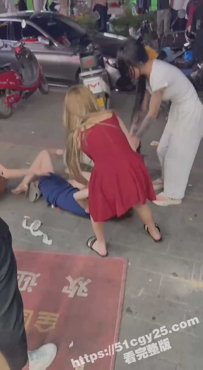 精神小妹干架现场（2）