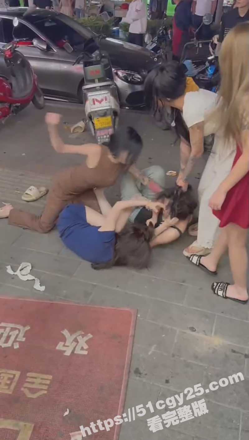 精神小妹干架现场（3）