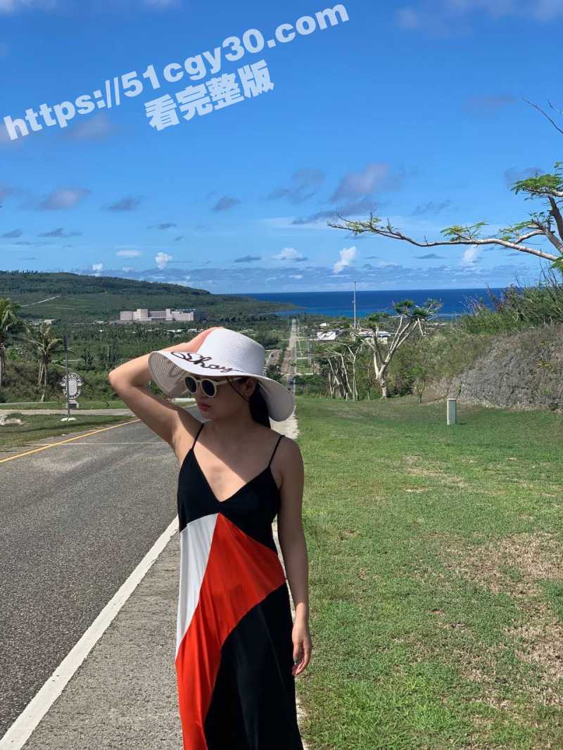 广东气质靓女旅居新加坡 放飞自我疯狂约炮 肉感身材美乳翘臀 后入抽插浪叫极度淫骚！