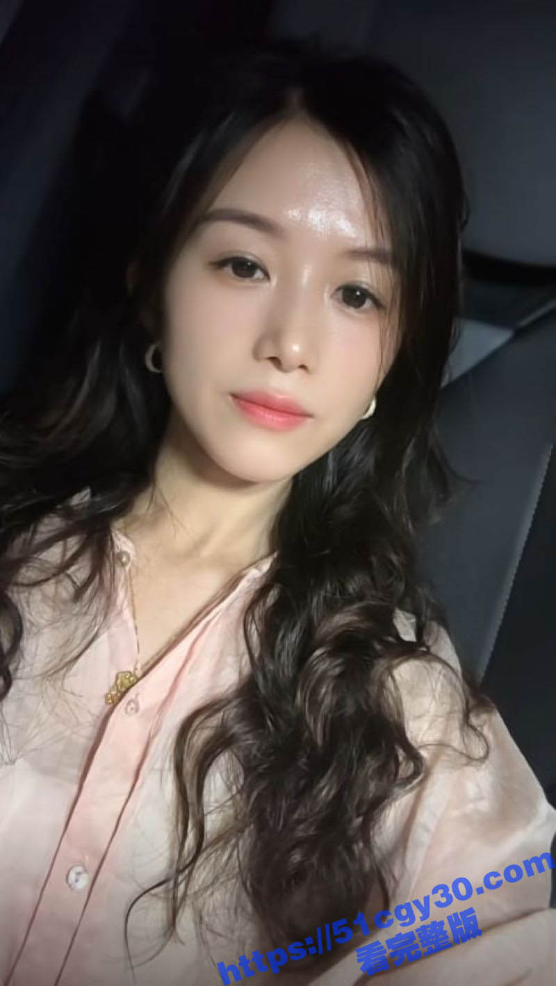 抖音网红殷萧童双视角炮机自慰 4