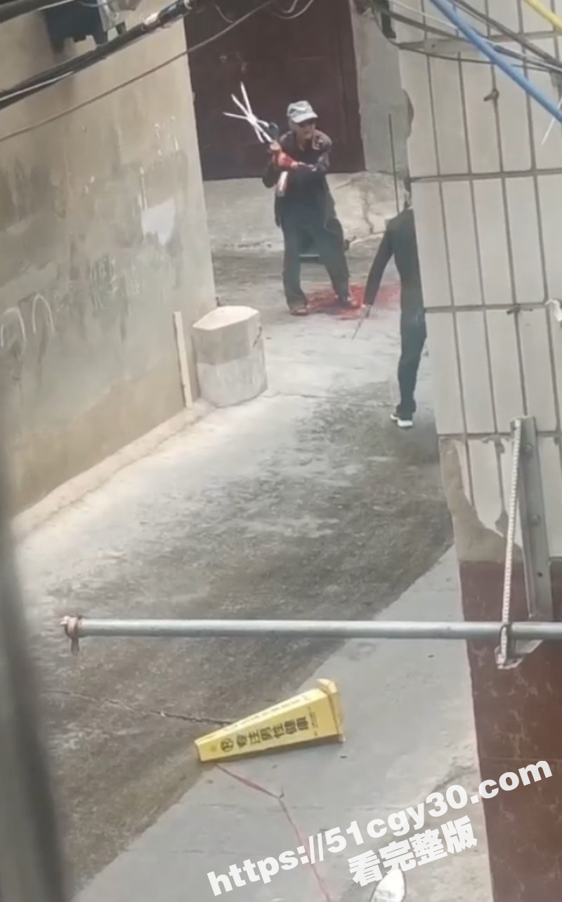 云南玉溪无良房东拒退押金被砍死05