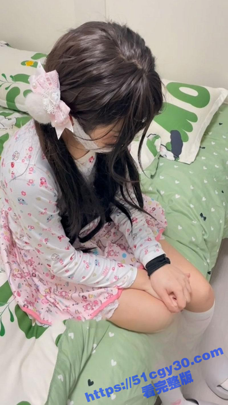 奶气草莓内射欠债少妇的萝莉女儿05