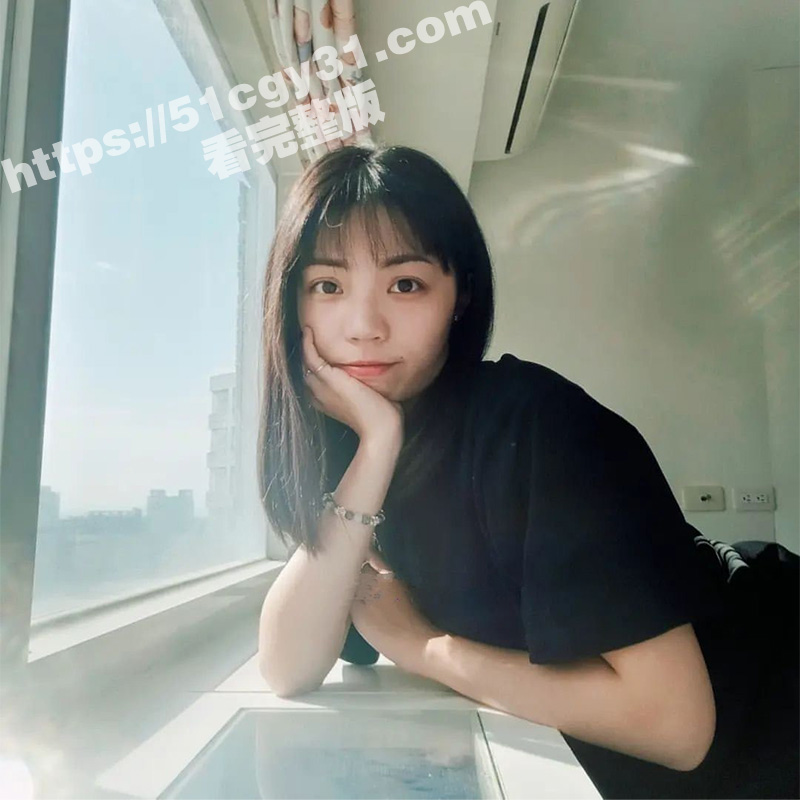 台北大二护理系学生 李雪儿 与男友打炮的视频流出 短发嫩妹被后入爆操 呻吟超甜！