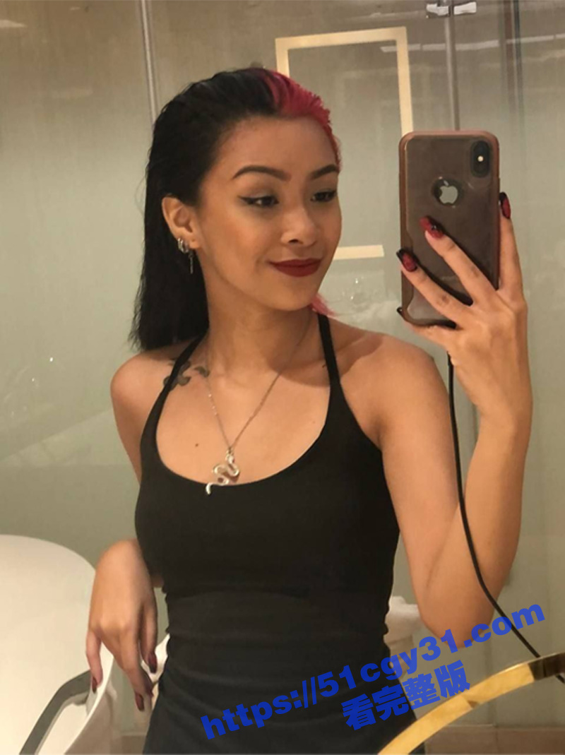 东南亚红发高颜值小美女火辣视频曝出 假鸡巴自慰高潮后主动吞食大肉棒 最终被无套猛操射腹部 全程一脸享受 !
