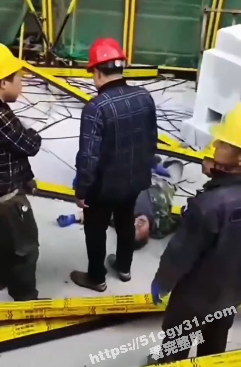 甘肃定西漳县工地塔吊折断事件03