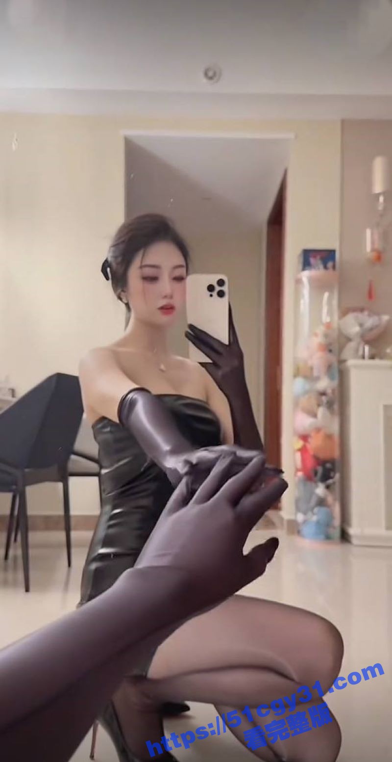 性感人妻洁儿线下给金主拍摄大尺度自慰视频 2