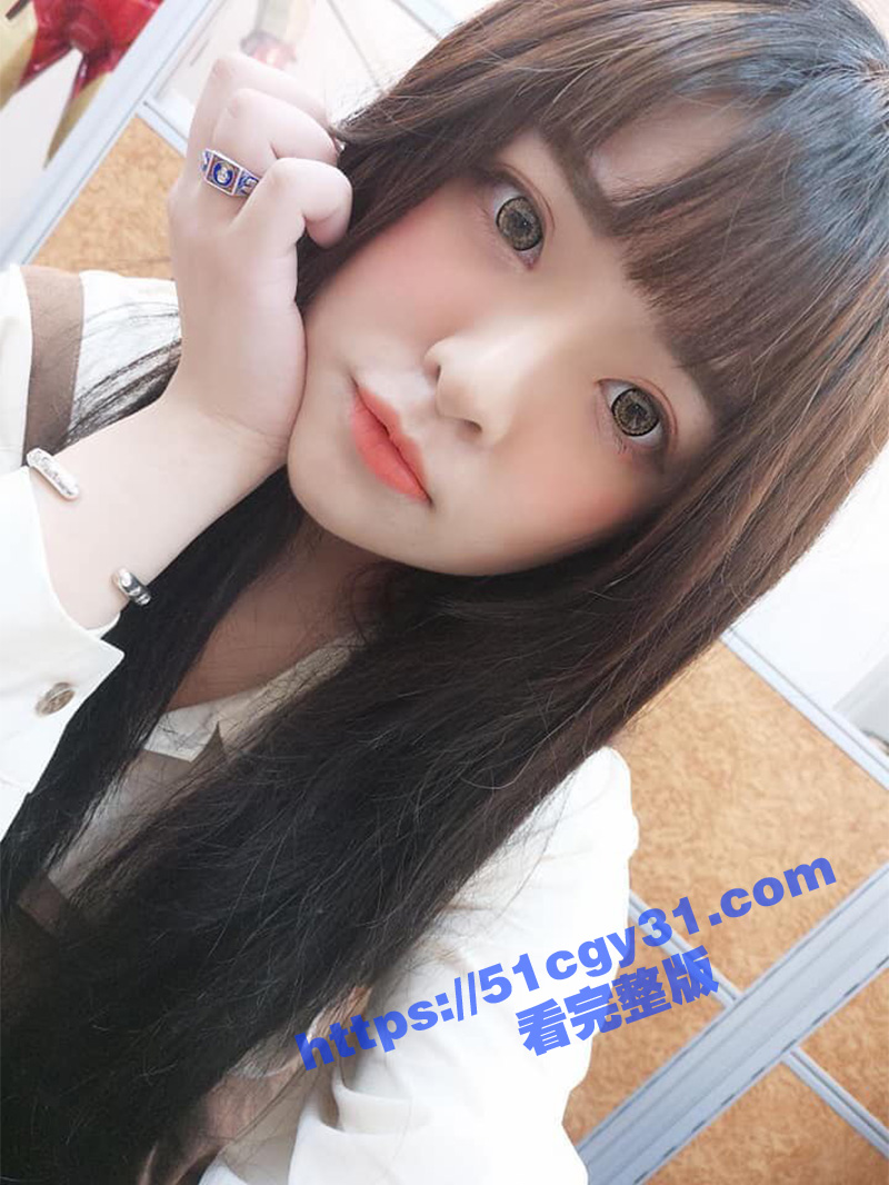 台湾F罩杯李姿仪草草直播秀巨乳