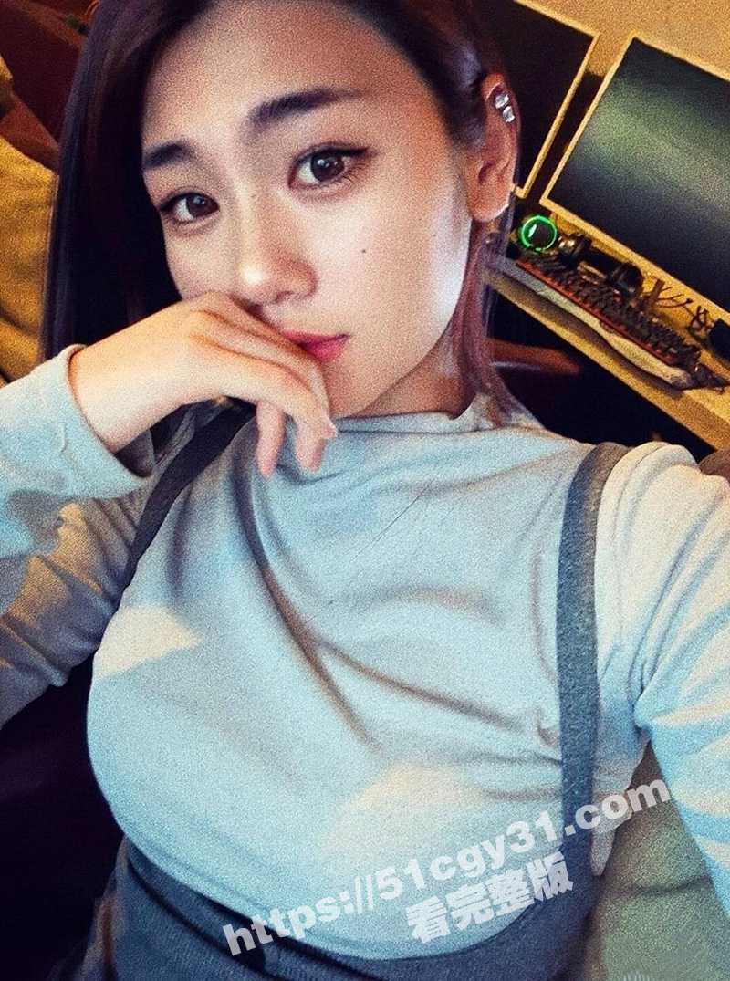 山东政法大学 李莹 大二学姐私拍自慰泄露 与闺蜜王者双排被后入猛操 娇喘呻吟还不忘游戏！