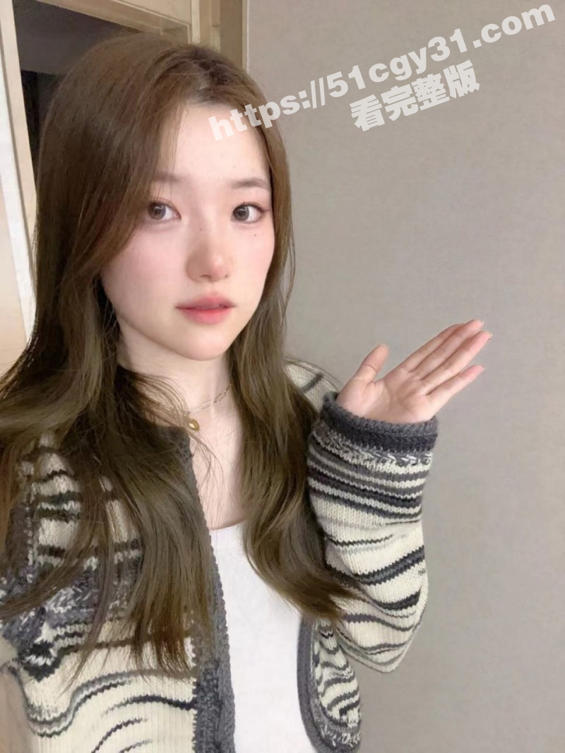 江苏常州坐台女 宋亦瑶 为报答客户上门送逼 卫生间内后入翘臀 激烈打桩淫叫不断！