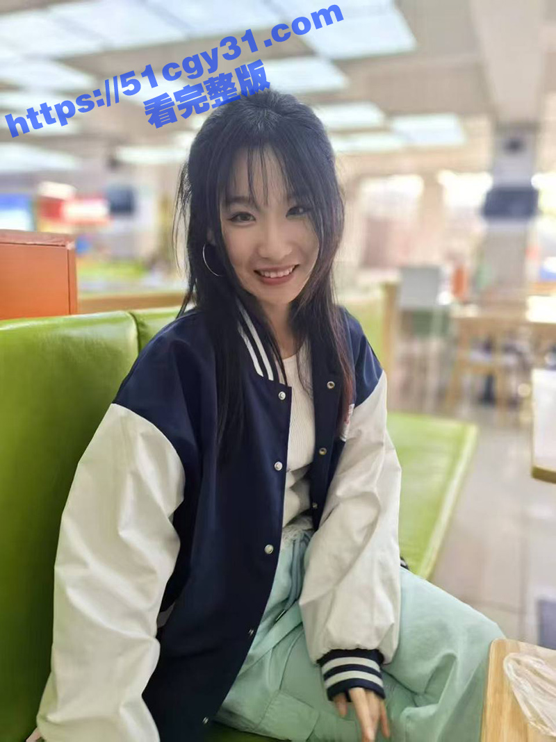 吉林建筑大学材料学院 情侣食堂上演辣眼戏码 女友大胆帮男友导管 被网友们扒出正面真容！