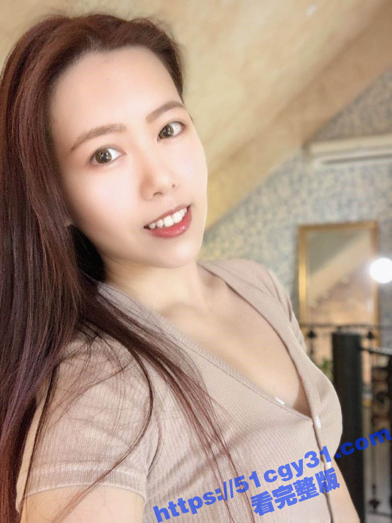台湾新竹大奶人妻 私密图影流出 巨乳足交火辣撩人 白虎美鲍遭狂怼打桩 堪称视觉盛宴！