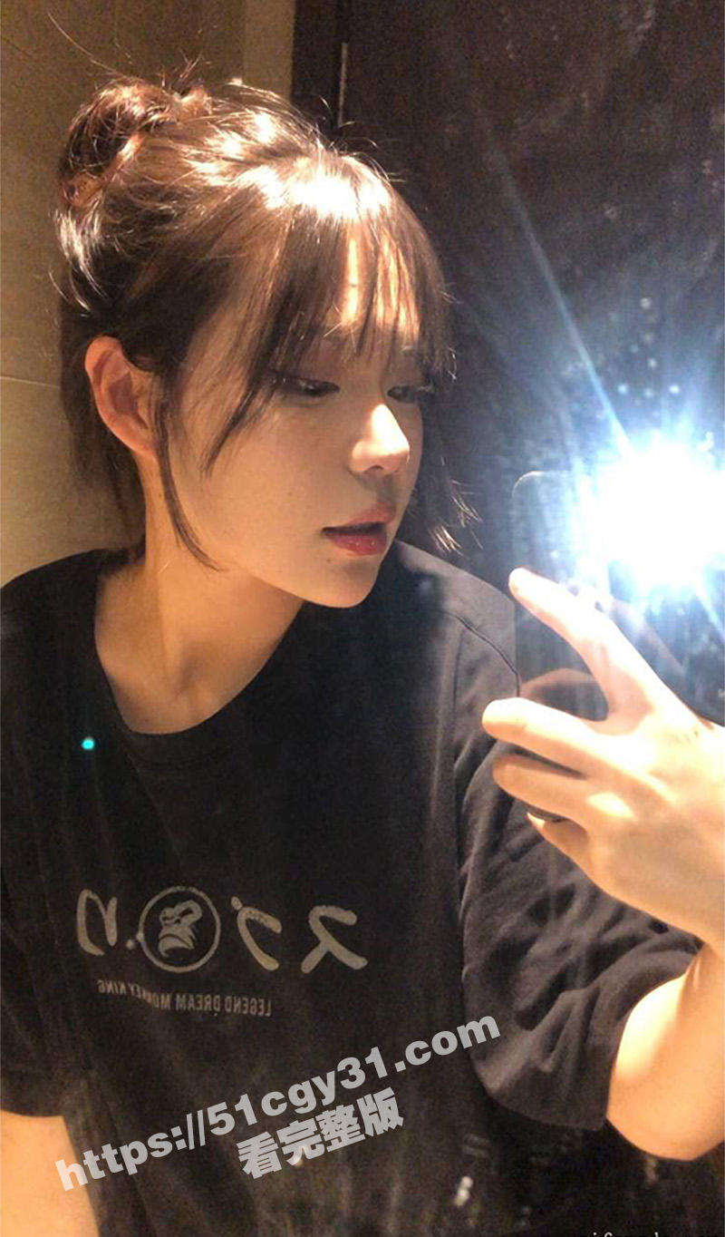 美女被渣男招聘模特套路脱光衣服自慰展示 拷贝 8