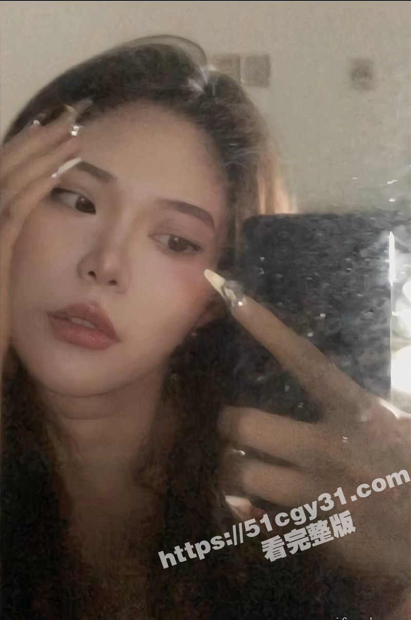 美女被渣男招聘模特套路脱光衣服自慰展示 拷贝