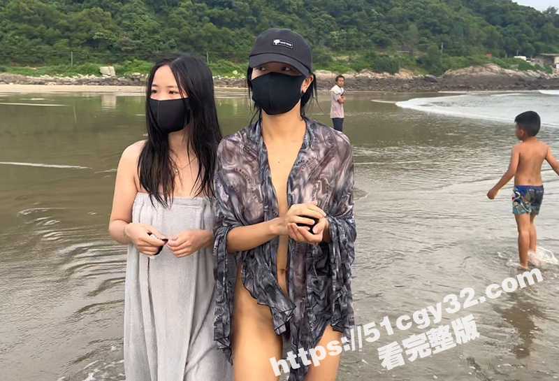 CikaiMoon携手闺蜜沙滩全裸露出视频流出2拷贝