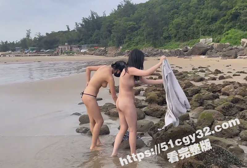 CikaiMoon携手闺蜜沙滩全裸露出视频流出5拷贝