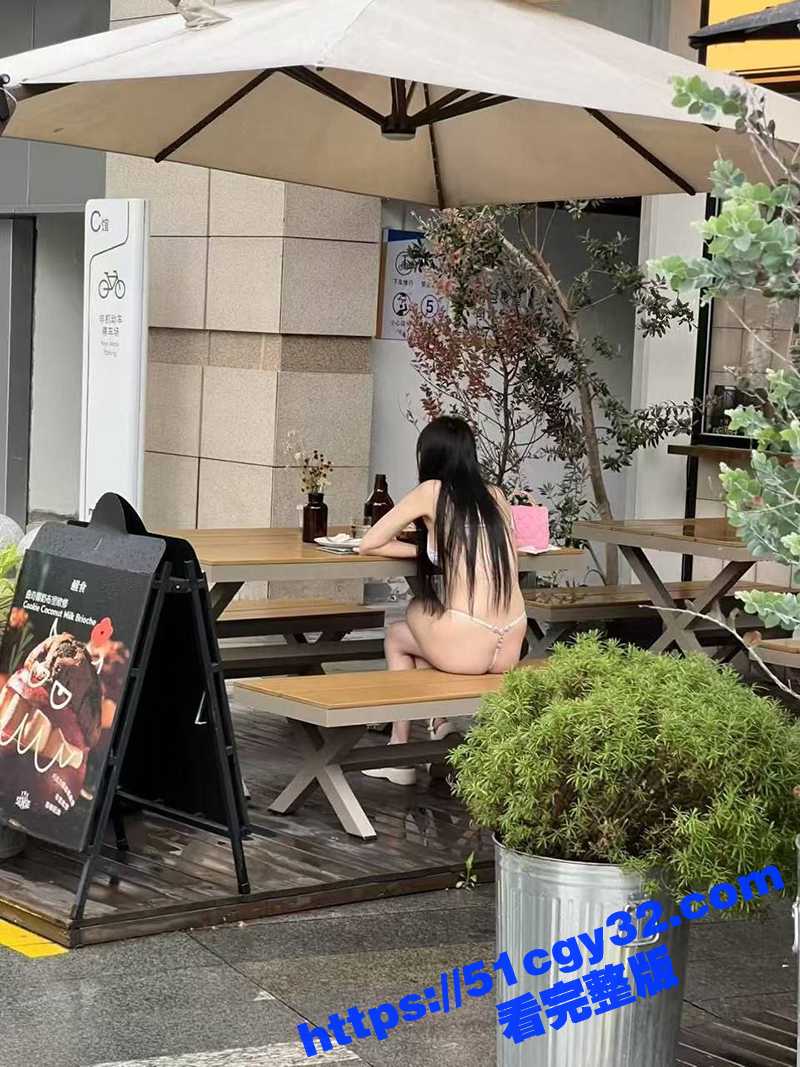 成都万象城主人的任务珍珠丁字裤露出（3）